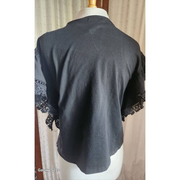 T5 Main Strip blouse w fluttery lacy sleeves - Picture 7 of 12
